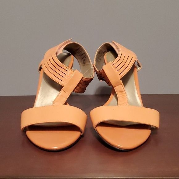 🌟 CLEARANCE Franco Carrolli leather pump size 7.5 - Picture 2 of 13